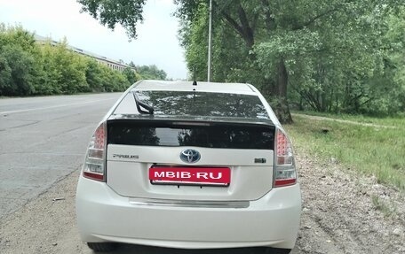 Toyota Prius, 2011 год, 1 080 000 рублей, 2 фотография