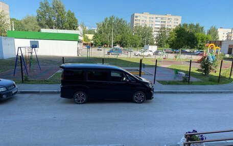 Honda Stepwgn IV, 2019 год, 2 300 000 рублей, 2 фотография