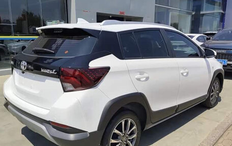 Toyota Yaris, 2022 год, 1 180 995 рублей, 2 фотография