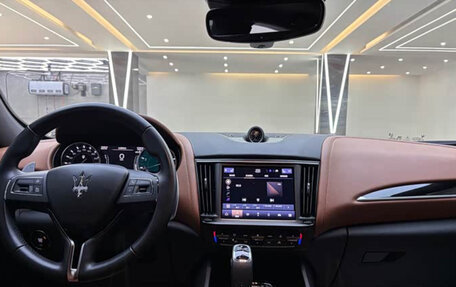 Maserati Levante I, 2022 год, 4 445 000 рублей, 7 фотография