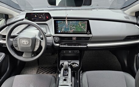 Toyota Prius IV XW50, 2024 год, 3 540 000 рублей, 9 фотография