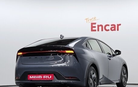 Toyota Prius IV XW50, 2024 год, 3 540 000 рублей, 4 фотография