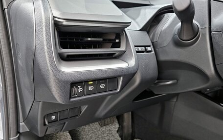 Toyota Prius IV XW50, 2024 год, 3 540 000 рублей, 14 фотография