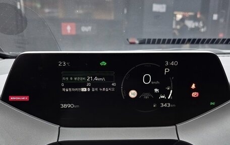 Toyota Prius IV XW50, 2024 год, 3 540 000 рублей, 13 фотография