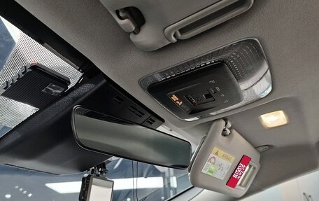 Toyota Prius IV XW50, 2024 год, 3 540 000 рублей, 17 фотография