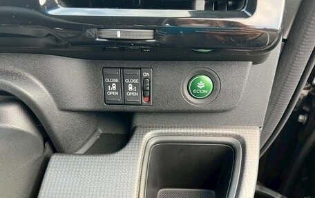 Honda Stepwgn IV, 2016 год, 1 290 000 рублей, 17 фотография