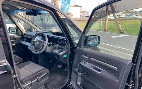 Honda Stepwgn IV, 2016 год, 1 290 000 рублей, 14 фотография