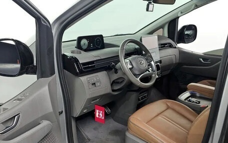 Hyundai Staria, 2021 год, 2 570 000 рублей, 13 фотография