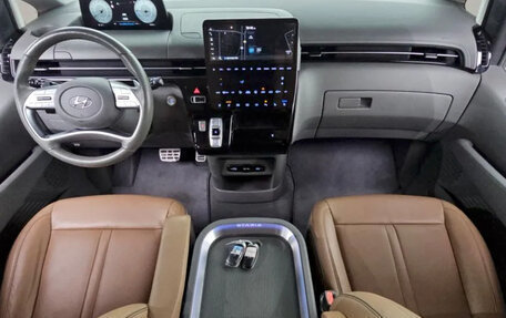 Hyundai Staria, 2021 год, 2 570 000 рублей, 15 фотография