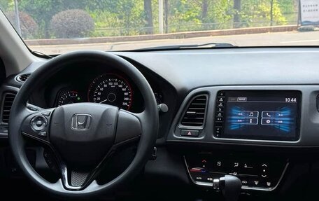 Honda Vezel, 2022 год, 1 400 000 рублей, 8 фотография
