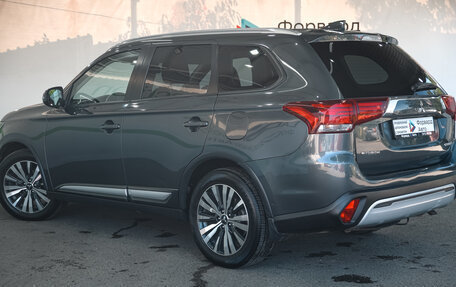 Mitsubishi Outlander III рестайлинг 3, 2019 год, 2 150 000 рублей, 4 фотография