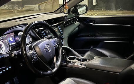 Toyota Camry, 2018 год, 2 550 000 рублей, 3 фотография