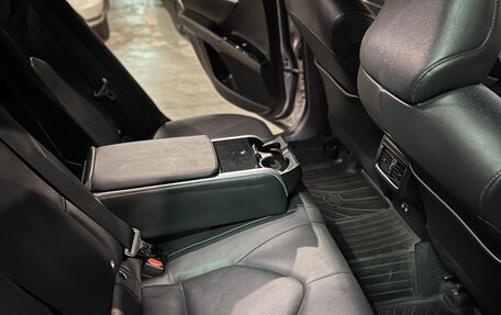 Toyota Camry, 2018 год, 2 550 000 рублей, 4 фотография