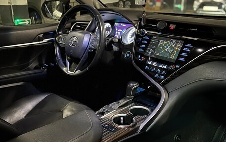 Toyota Camry, 2018 год, 2 550 000 рублей, 12 фотография
