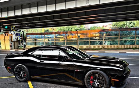Dodge Challenger III рестайлинг 2, 2015 год, 4 999 000 рублей, 5 фотография