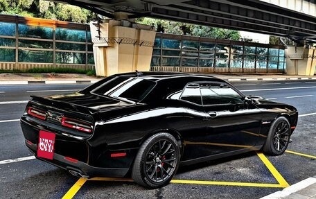 Dodge Challenger III рестайлинг 2, 2015 год, 4 999 000 рублей, 4 фотография