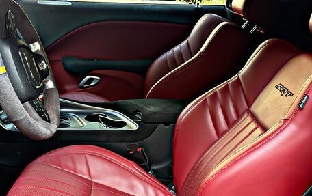 Dodge Challenger III рестайлинг 2, 2015 год, 4 999 000 рублей, 11 фотография