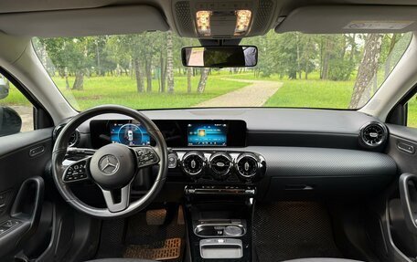 Mercedes-Benz A-Класс, 2019 год, 1 960 000 рублей, 10 фотография