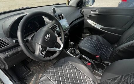 Hyundai Solaris II рестайлинг, 2013 год, 620 000 рублей, 12 фотография