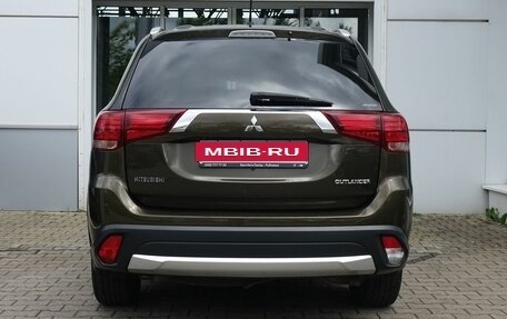 Mitsubishi Outlander III рестайлинг 3, 2016 год, 1 599 000 рублей, 4 фотография