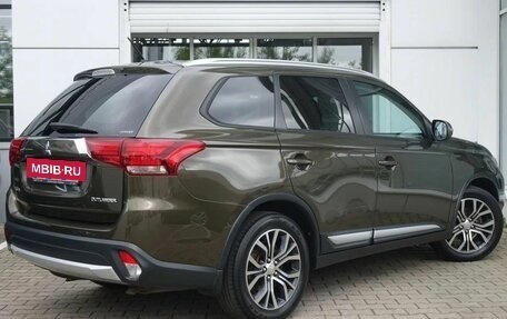 Mitsubishi Outlander III рестайлинг 3, 2016 год, 1 599 000 рублей, 2 фотография