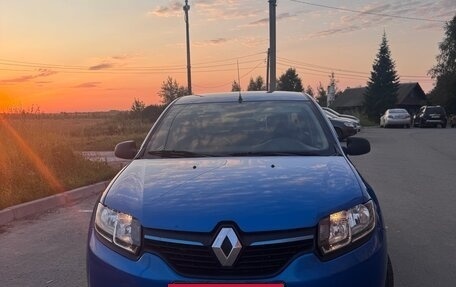 Renault Logan II, 2015 год, 690 000 рублей, 2 фотография