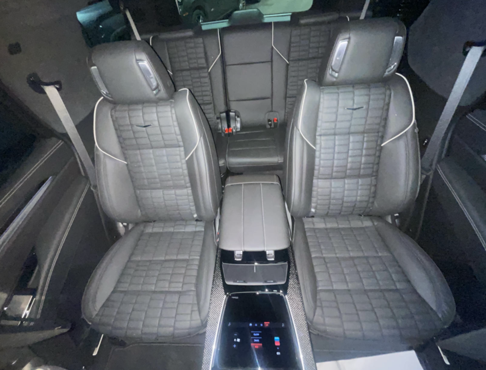 Cadillac Escalade V, 2025 год, 33 000 000 рублей, 13 фотография
