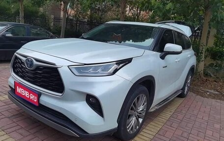 Toyota Highlander, 2022 год, 3 194 500 рублей, 1 фотография