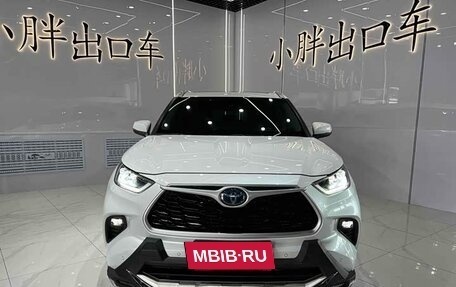 Toyota Highlander, 2022 год, 3 680 000 рублей, 2 фотография