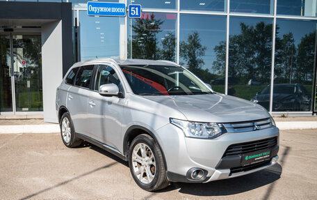 Mitsubishi Outlander III рестайлинг 3, 2014 год, 1 450 000 рублей, 4 фотография