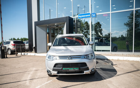Mitsubishi Outlander III рестайлинг 3, 2014 год, 1 450 000 рублей, 2 фотография