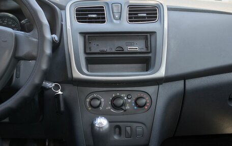 Renault Logan II, 2018 год, 13 фотография