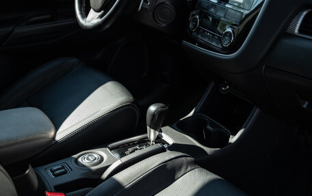 Mitsubishi Outlander III рестайлинг 3, 2014 год, 1 450 000 рублей, 17 фотография