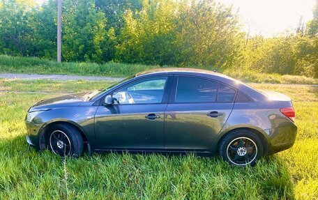 Chevrolet Cruze II, 2009 год, 580 000 рублей, 3 фотография