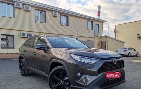 Toyota RAV4, 2021 год, 2 460 000 рублей, 3 фотография