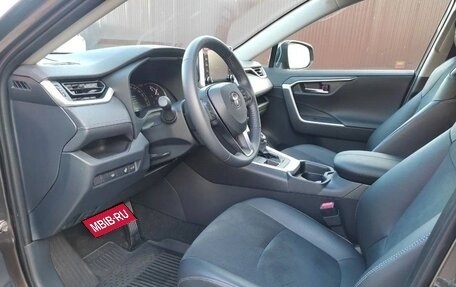 Toyota RAV4, 2021 год, 2 460 000 рублей, 9 фотография