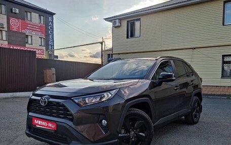 Toyota RAV4, 2021 год, 2 460 000 рублей, 2 фотография