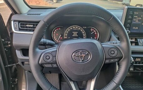 Toyota RAV4, 2021 год, 2 460 000 рублей, 15 фотография