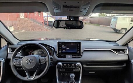 Toyota RAV4, 2021 год, 2 460 000 рублей, 14 фотография