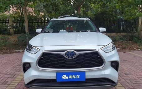 Toyota Highlander, 2022 год, 3 194 500 рублей, 2 фотография