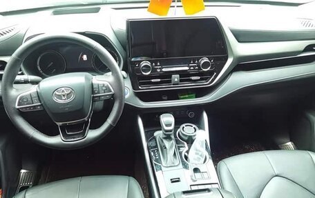 Toyota Highlander, 2022 год, 3 194 500 рублей, 5 фотография