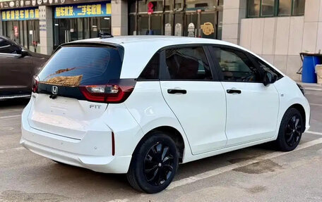 Honda Fit, 2022 год, 1 350 000 рублей, 4 фотография