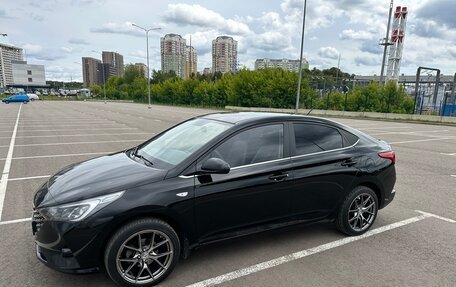 Hyundai Solaris II рестайлинг, 2020 год, 1 880 000 рублей, 2 фотография