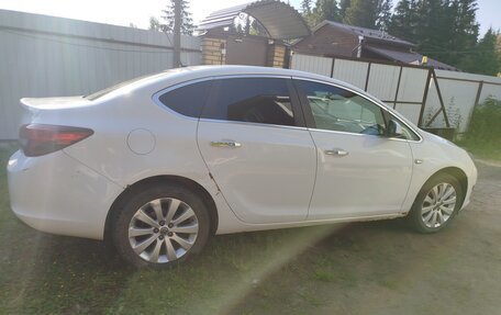 Opel Astra J, 2013 год, 830 000 рублей, 13 фотография