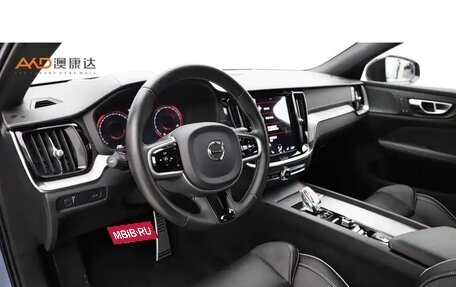 Volvo V60 II, 2021 год, 3 400 000 рублей, 6 фотография