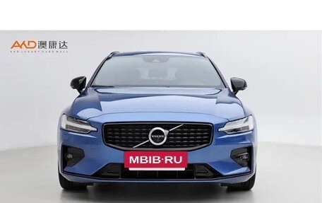 Volvo V60 II, 2021 год, 3 400 000 рублей, 2 фотография