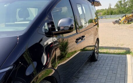 Hyundai Staria, 2023 год, 7 400 000 рублей, 2 фотография