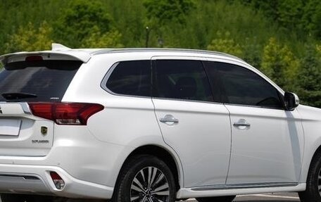 Mitsubishi Outlander III рестайлинг 3, 2021 год, 2 630 000 рублей, 6 фотография