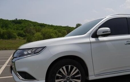 Mitsubishi Outlander III рестайлинг 3, 2021 год, 2 630 000 рублей, 9 фотография