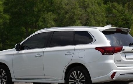 Mitsubishi Outlander III рестайлинг 3, 2021 год, 2 630 000 рублей, 11 фотография